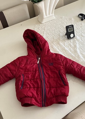 Kırmızı Kapüşonlu Erkek Çocuk Mont - Görsel 2