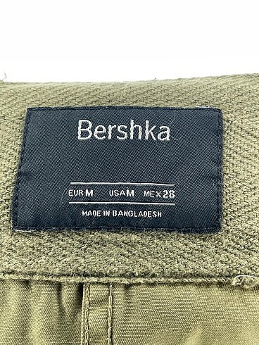 m Beden haki Renk Bershka Trenchcoat %70 İndirimli.