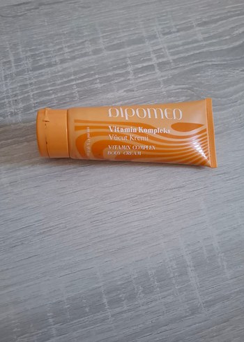 Dipomed Vitamin Kompleksli Vücut Kremi - Görsel 2
