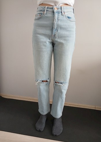 Rahat Kesim Yırtık Dizli Kadın Kot Pantolon - Görsel 2