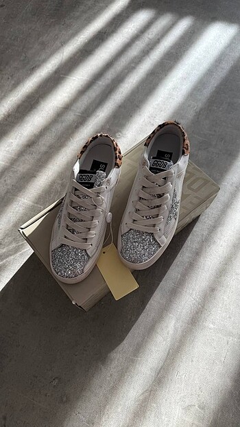 36 Beden ten rengi Renk Golden Goose