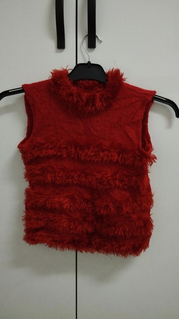 Kız Çocuk Kırmızı Kürklü Yün Yelek - Görsel 2