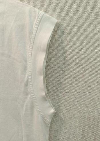 Pamuklu Beyaz Kolsuz Kadın Tişört - Görsel 3