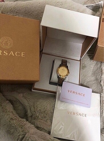 Versece saat