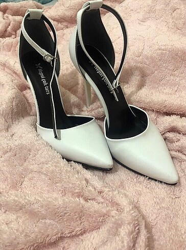 Beyaz topuklu stiletto gelin ayakkabısı