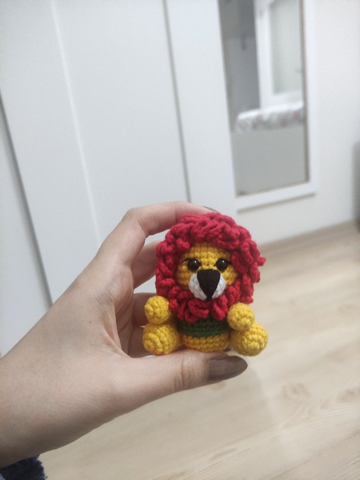 Renkli Aslan Figürlü El Örgüsü Anahtarlık - Görsel 2