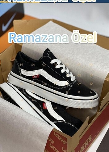 VANS Sneakers