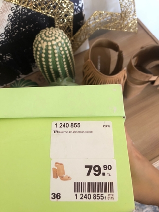 Püsküllü ayakkabı 