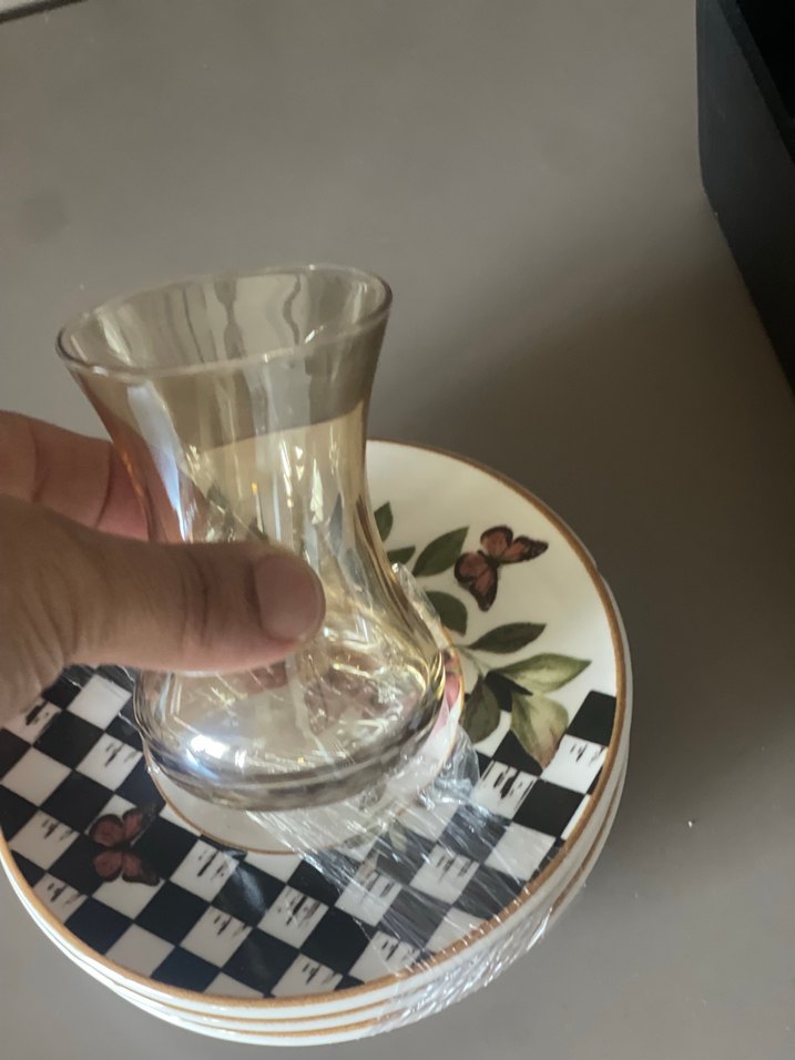 Desenli Çay Tabağı ve İnce Cam Çay Bardağı - Görsel 4