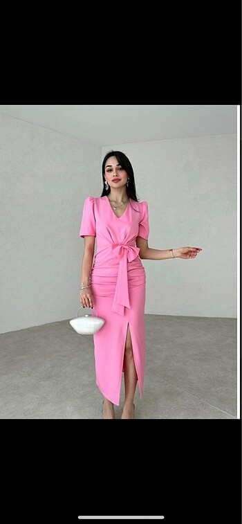 Pembe elbise