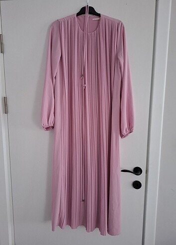 Armine Pembe tesettür elbise