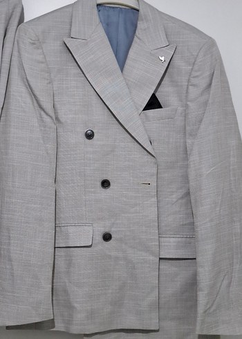 Gri Düğmeli Erkek Takım Elbise - Görsel 2