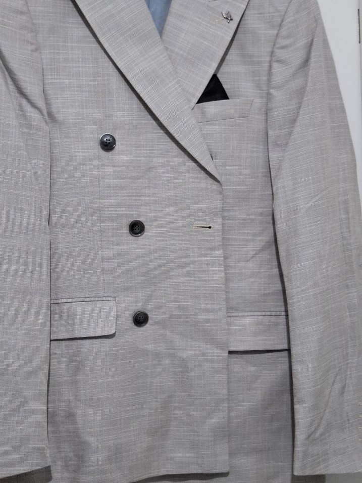 Gri Düğmeli Erkek Takım Elbise - Görsel 4