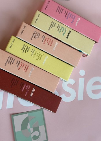 Glossier Cookie Butter Dudak Parlatıcısı 15 ml - Görsel 2