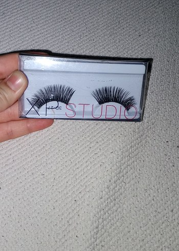 Parlak Bej Takma Kirpikler - Görsel 2