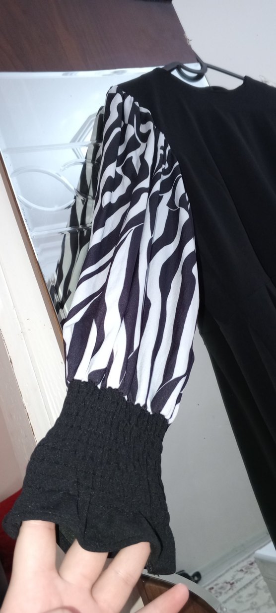 Zebra Desenli Uzun Siyah Gotik Elbise - Görsel 4