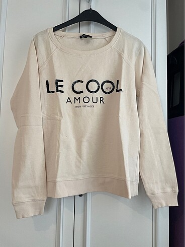 Sweatshirt