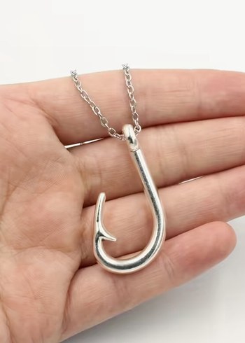 Gri Metal Kanca Tasarımlı Kolye