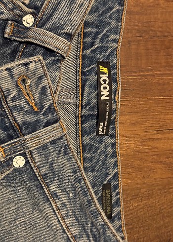 Loosen Fit Yırtık Detaylı Jean - Görsel 4