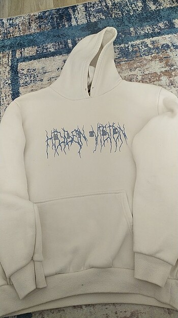 Beyaz kapşonlu sweat