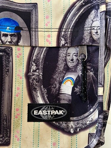 Eastpak Çok Cepli Omuz Çantası