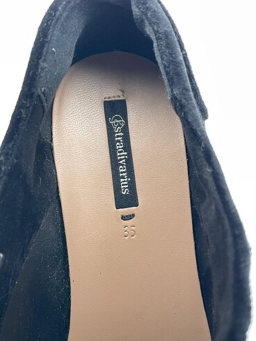 35 Beden siyah Renk Stradivarius Babet %70 İndirimli.