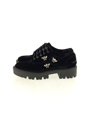 Stradivarius Babet %70 İndirimli.