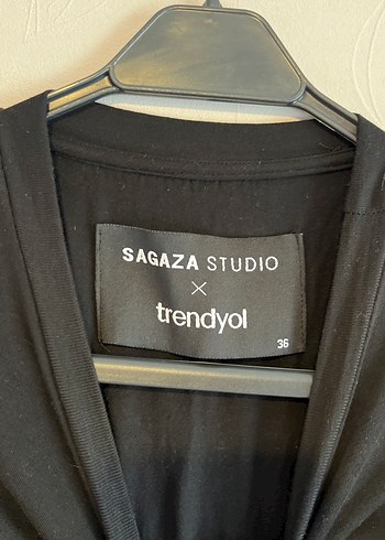 Siyah Kemerli Halter Yaka Bluz - Görsel 3