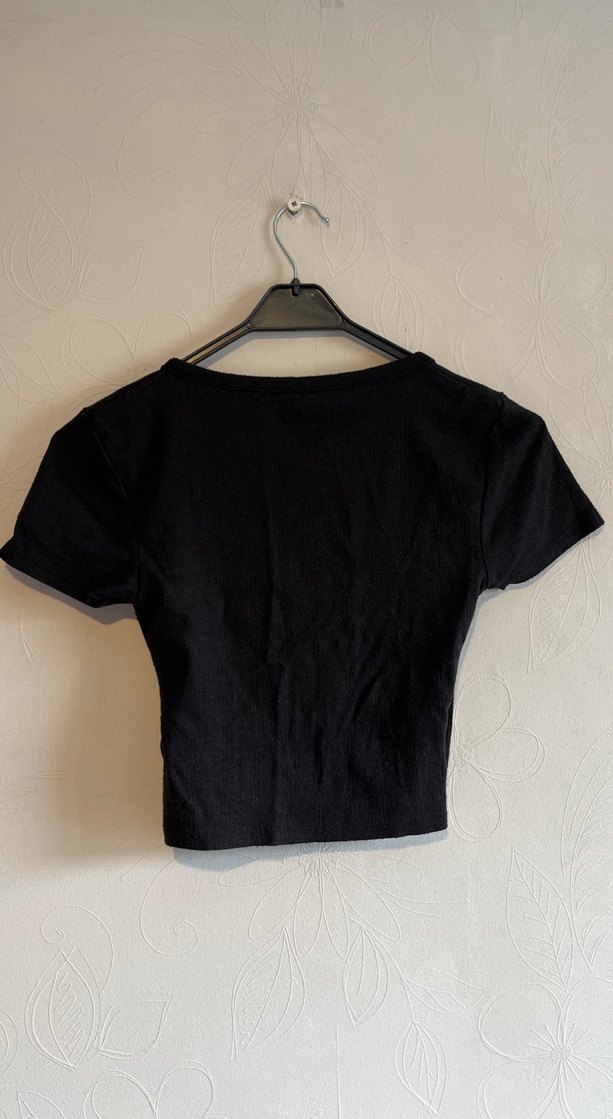 Siyah Kemerli V Yaka Kısa Kollu Bluz - Görsel 2