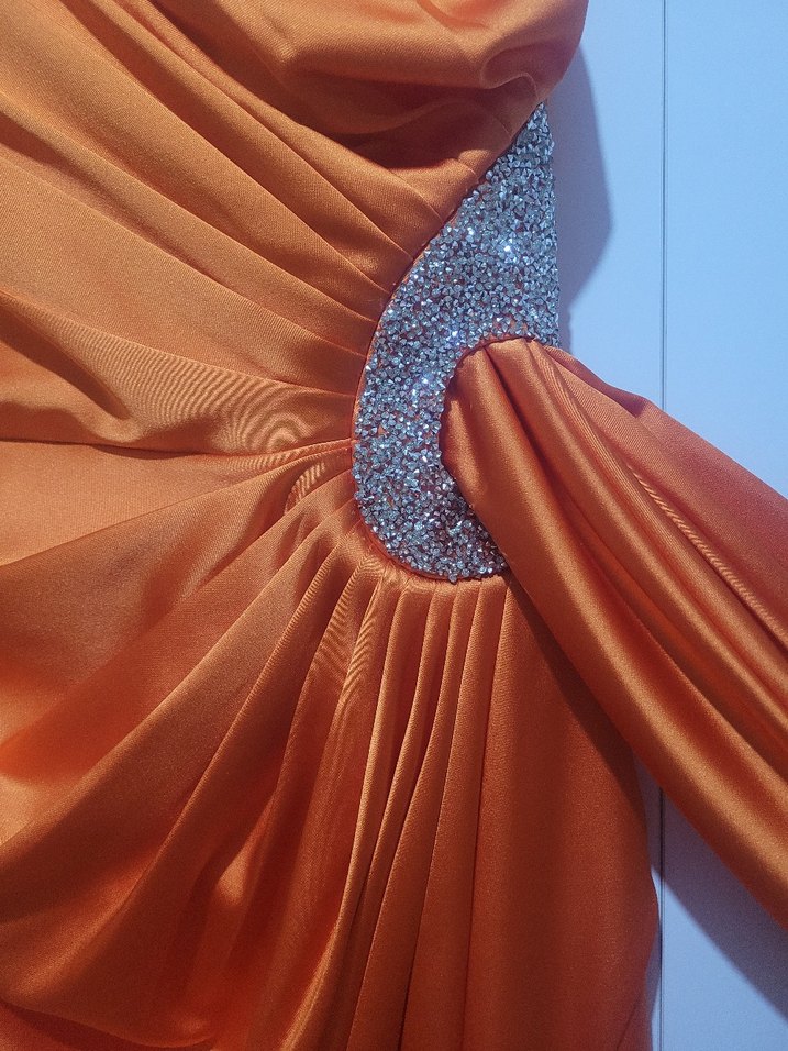 Turuncu Drapeli Uzun Straplez Abiye - Görsel 3