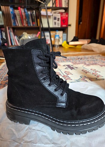 Siyah Süet Punk Tarzı Kadın Bot - Görsel 3