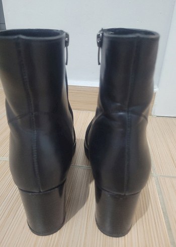 Siyah Deri Kadın Topuklu Bot - Görsel 3