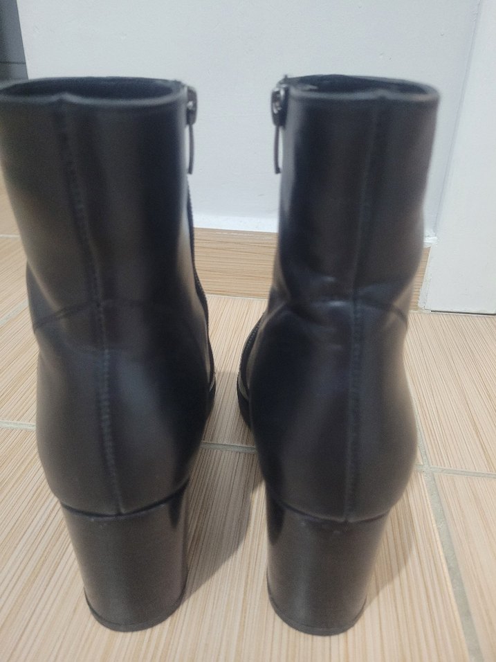 Siyah Deri Kadın Topuklu Bot - Görsel 3