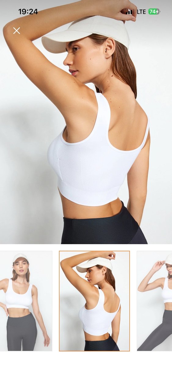 Beyaz V Yaka Kolsuz Mini Spor Üst - Görsel 2