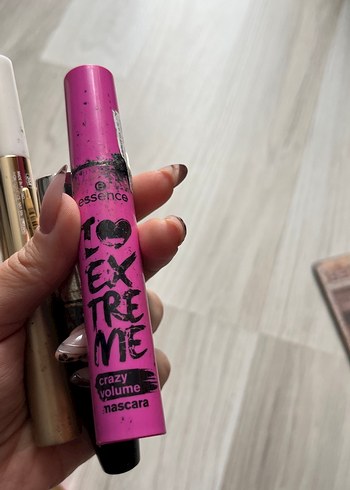 Parlak Altın Maskara - Görsel 3