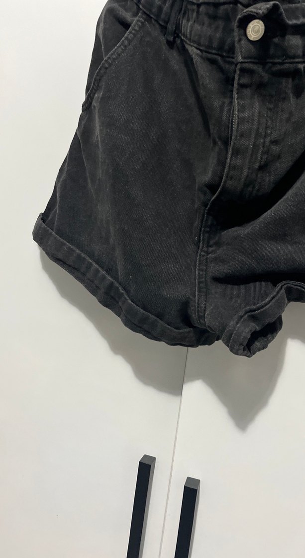 Siyah Beli Kemerli Bol Kesim Kot Şort - Görsel 4