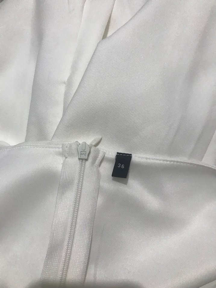 Beyaz Kısa Elbise - Görsel 4