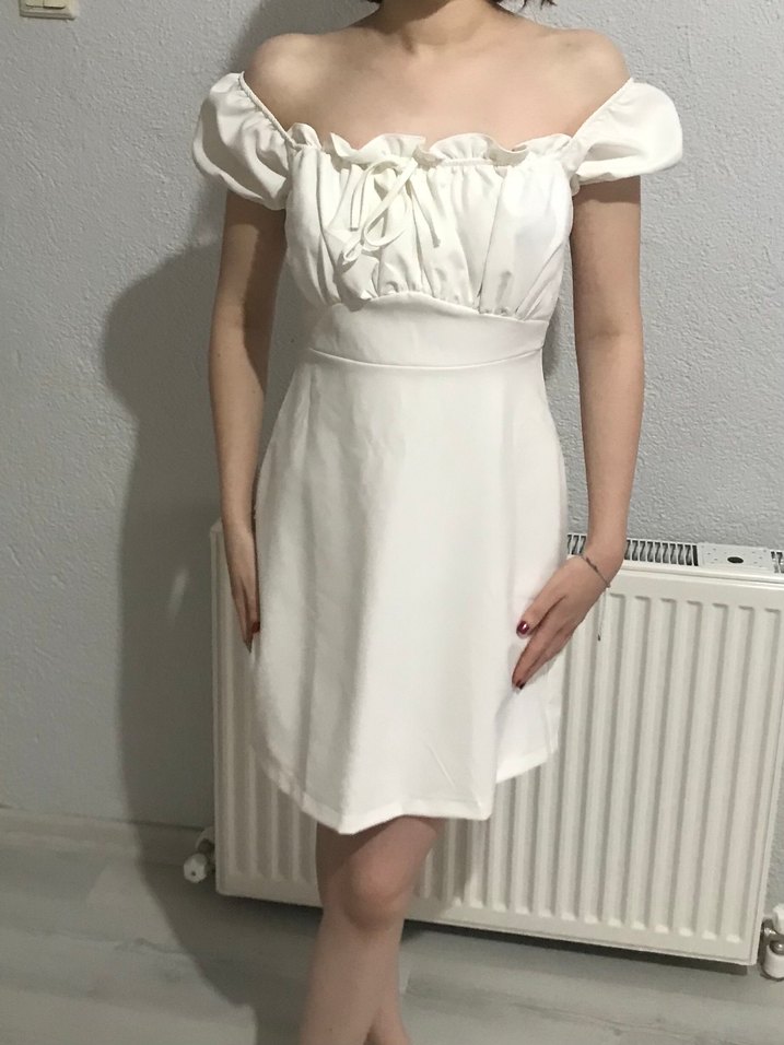 Beyaz Kısa Elbise - Görsel 3