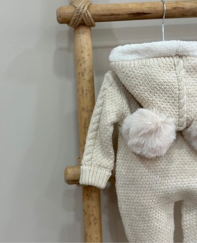 9 Ay Beden Unisex Çıkarılabilir Kürk Ponponlu Tulum