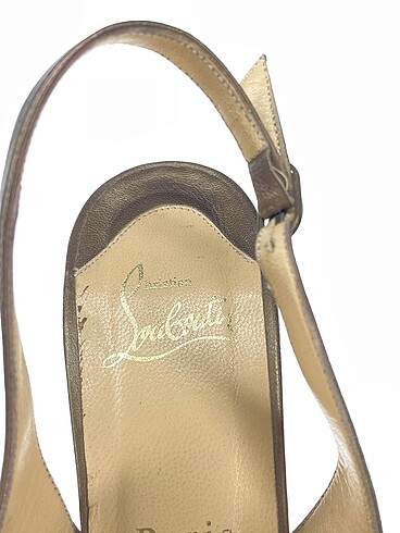 37 Beden çeşitli Renk Christian Louboutin Platform %70 İndirimli.