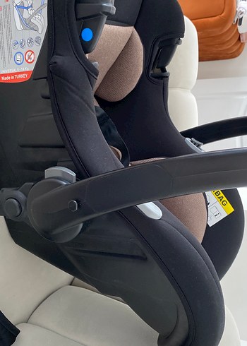 Kahverengi ve Gri Bebek Oto Koltuğu - Görsel 3