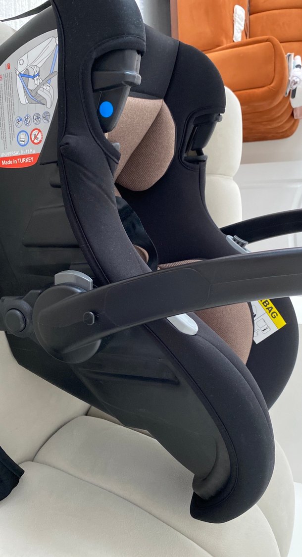 Kahverengi ve Gri Bebek Oto Koltuğu - Görsel 3