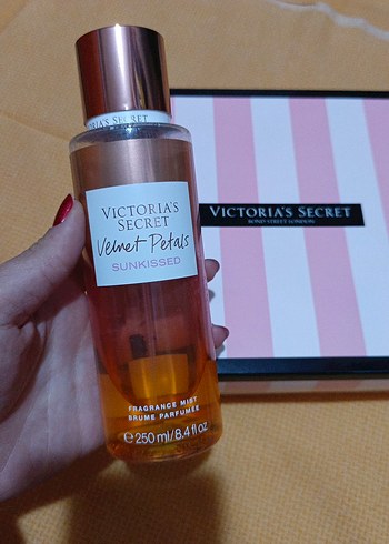 Victoria's Secret Velvet Petals Sunkissed Kadın Parfümü