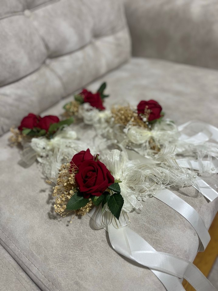 Klasik Beyaz Kurdeleli Hediye Paketine Yapıştırma Gülü 1 adet - Görsel 2