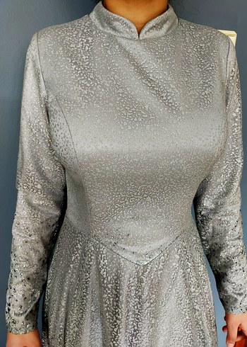 Gri Uzun Kollu Dökümlü Abiye Elbise - Görsel 3