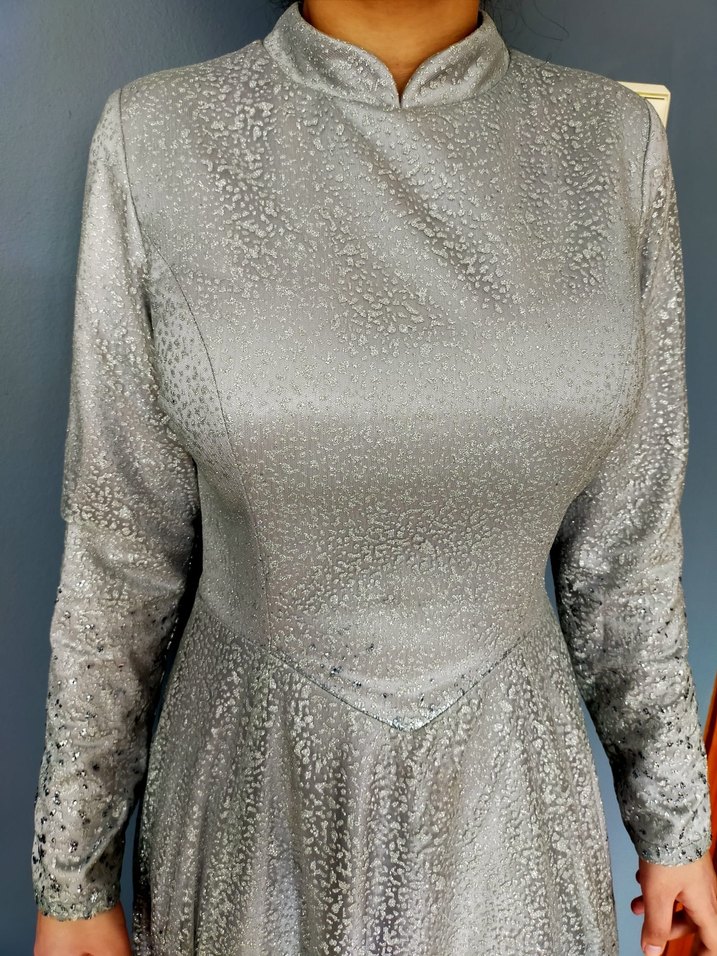 Gri Uzun Kollu Dökümlü Abiye Elbise - Görsel 3