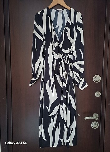 m Beden çeşitli Renk H&M zebra elbise 