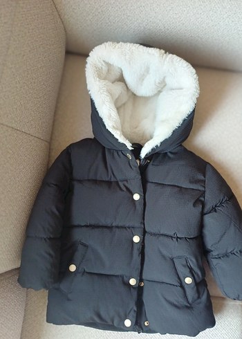 Mango Kız Çocuk Siyah Kürklü Kapüşonlu Mont - Görsel 2