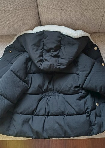 Mango Kız Çocuk Siyah Kürklü Kapüşonlu Mont - Görsel 3