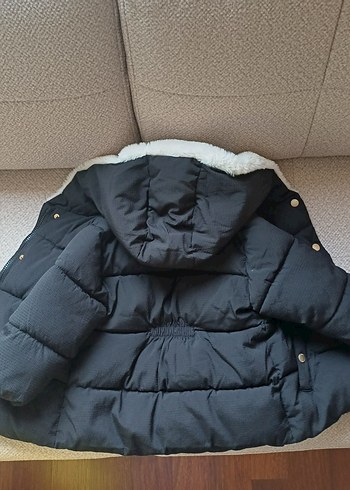 Mango Kız Çocuk Siyah Kürklü Kapüşonlu Mont - Görsel 4